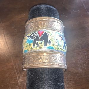 Beautiful elephant cuff in great condition.